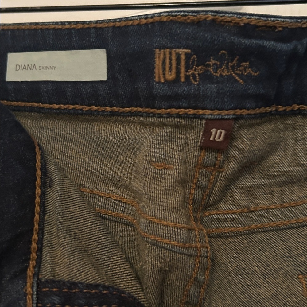 Kut from the Kloth Dark Blue Ankle Jeans size 10. 28” inseam - Picture 2 of 5